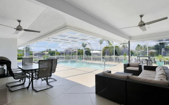 Spinnaker Dr Home