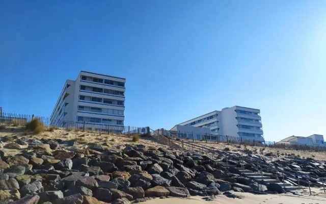 Appartement restauré à 50 m de la plage