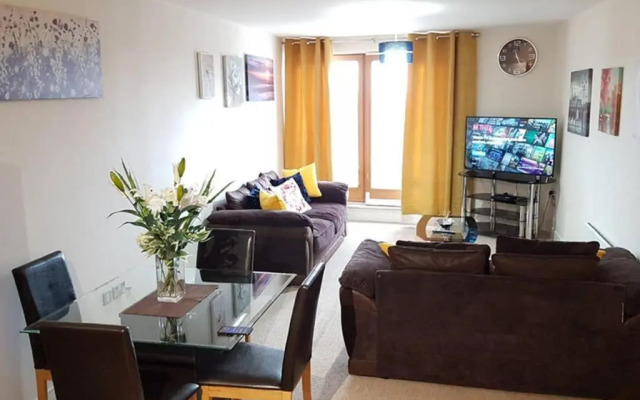 KCS Birmingham City Apartment with Balcony/Parking