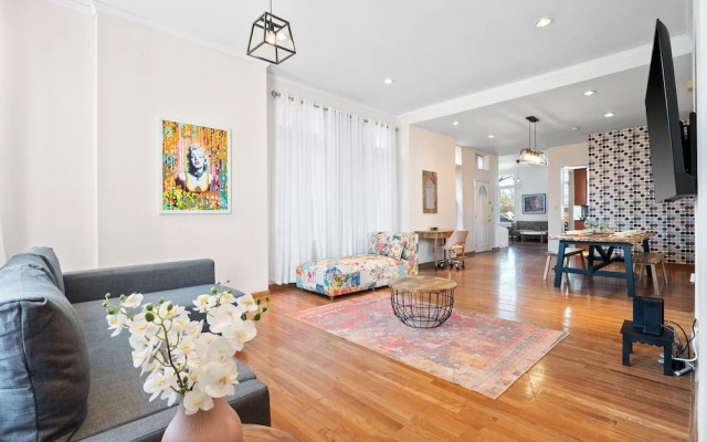 Massive Downtown Area Home... sleeps 14
