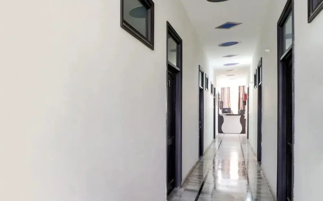 Royal Guest House by OYO Rooms
