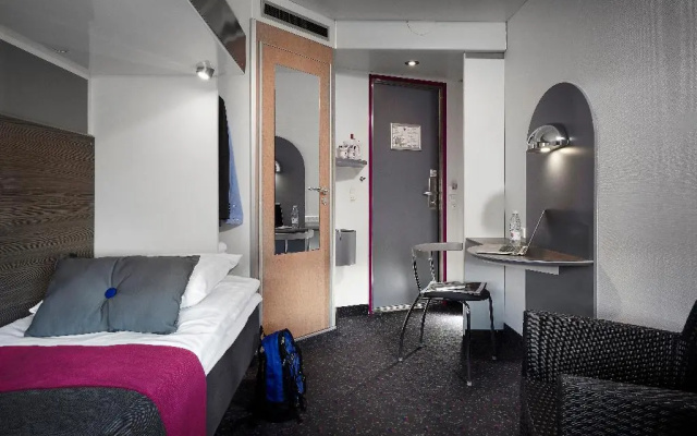 CABINN Express Hotel