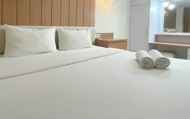 Wooden Accents 1Br At Podomoro City Deli Medan Apartment