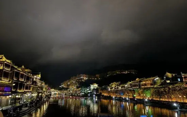 Yunshuiyao Serene Courtyard Homestay (Fenghuang Ancient Town)