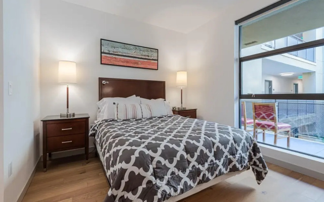 Gorgeous Hollywood Living - 1 Bedroom