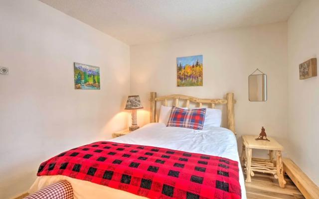 Charming Vail Condo w/ Patio & Mountain Views