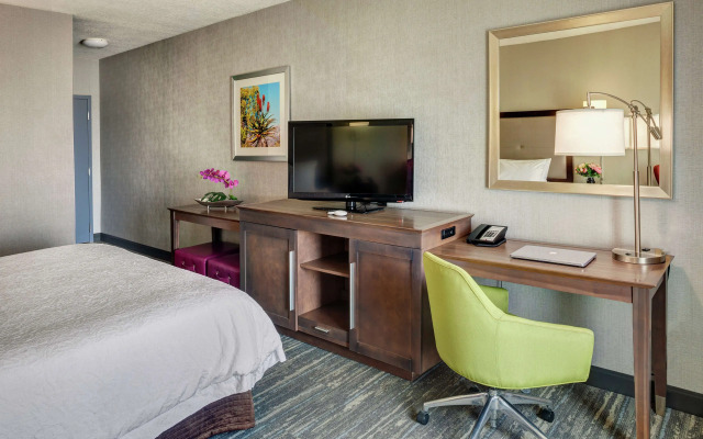 Hampton Inn & Suites Palm Desert