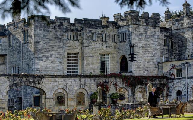Отель Hazlewood Castle & Spa вид на фасад