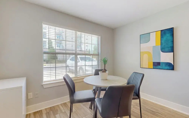 Cozy Duplex Spacious Close to Everything