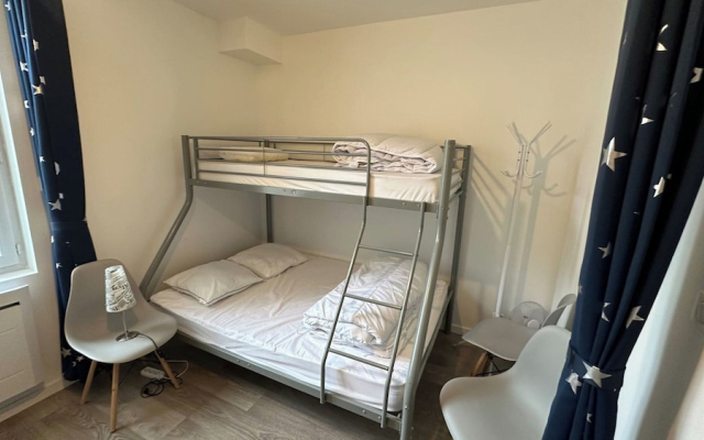 2-bedroom Revamped Flat in Auvergne