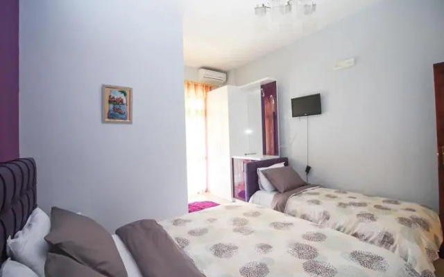 Hotel Zhironi
