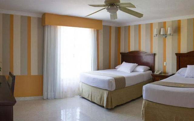 Hotel Plaza Colonial