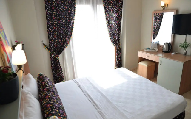 Ebruli Otel Cunda