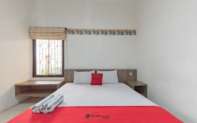 RedDoorz near Alun-alun Kota Sukabumi