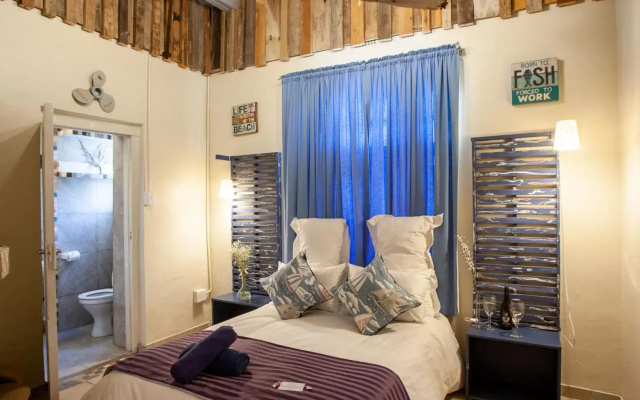 Strand Family studio en-suite 6 sleeper Kitchenette Helderberg CT