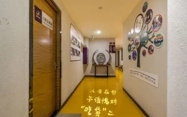 Platinum Apartment Hotel (Zhongshan Guzhen International Lighting Center)