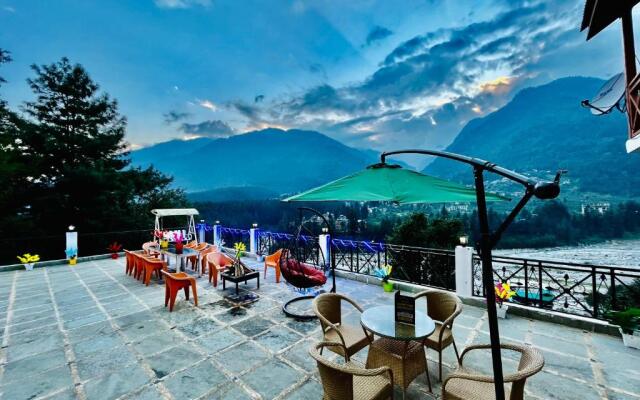 Snow Clad Riverview Hotel & Resort, Manali
