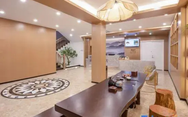 HuaJiYaShe Hotel (Nanxun Guzhen Scenic Area South Gate)