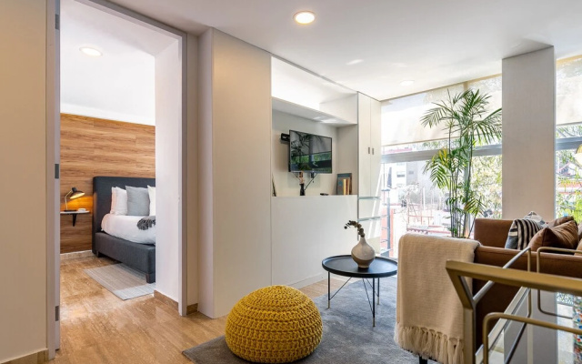 Beautiful Studio W/balcony Near La Condesa