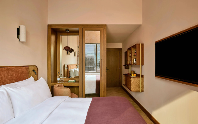 Devonshire Club & Hotel