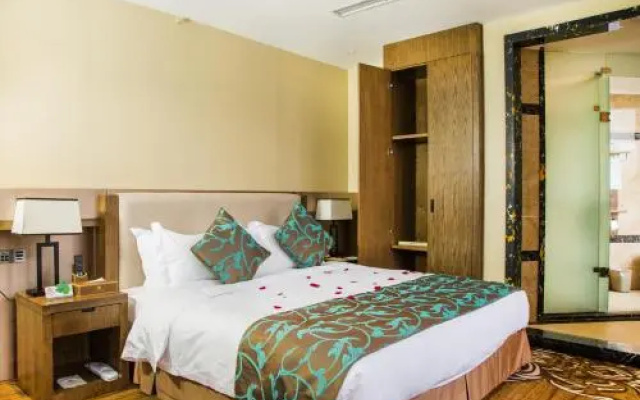 Chengdu Cloud Retreat Hotel(Dufu Thatched Cottage & Qingyang Palace Subway Station)