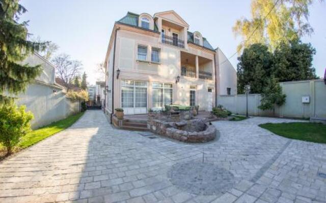 Отель Villa Ami Нови Сад вид на фасад