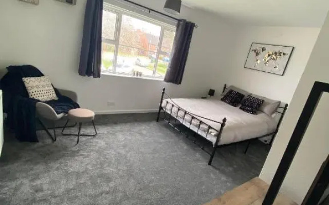 Spacious & Modern 3 Bed House
