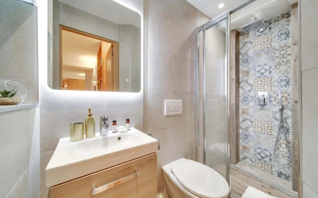 Historical Apartment in the Heart of Paris - 3
