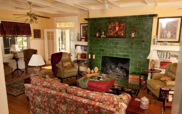 The Cotton Palace Bed and Breakfast