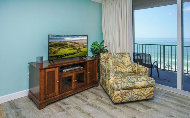 Tidewater 313 213334 by RedAwning