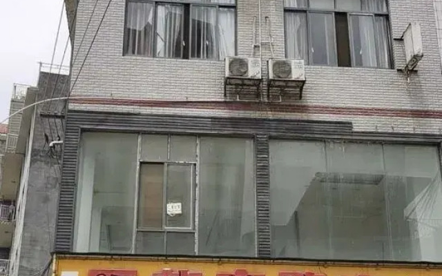 Longlin Huilong Business Hotel