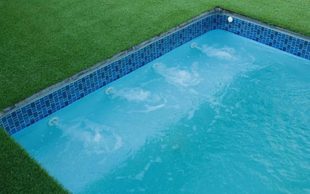 Cheerful 3- bedroom residential home with pool
