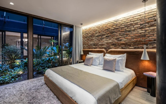 Luxury 3BR Apt With Private Jacuzzi Pool Table