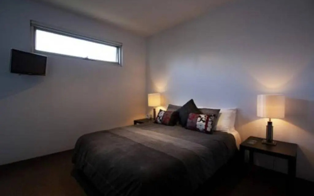 Battery Cove Beach Front Apartment