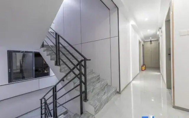 The Four Seasons Apartment