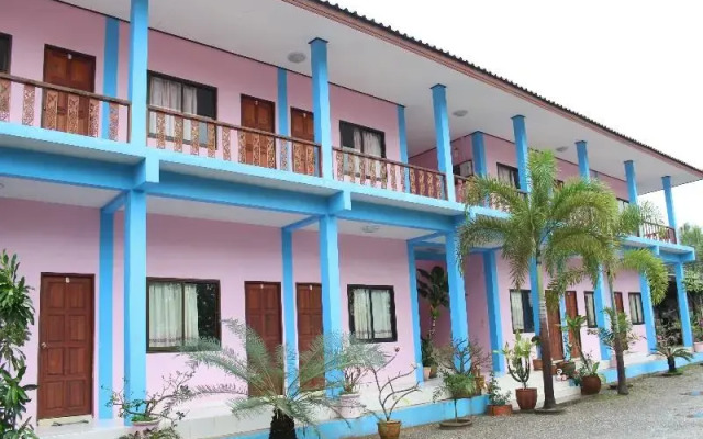 Tawanron Resort