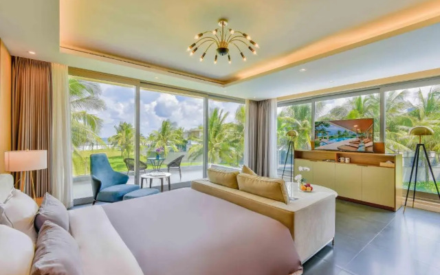Deluxe Beach Villas by Danatrip