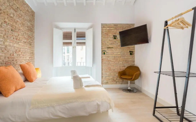 TE2A-El Teatro Brick Wall Suite Prime Location
