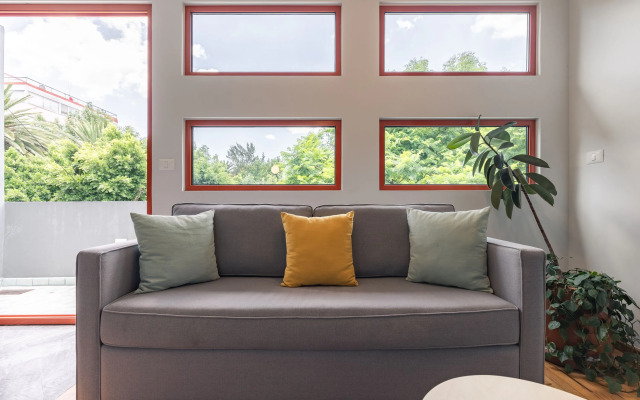 Casai 1BR Top Floor in an Art Deco Building!
