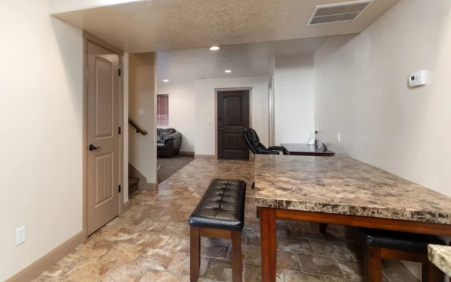 Duchesne Suites