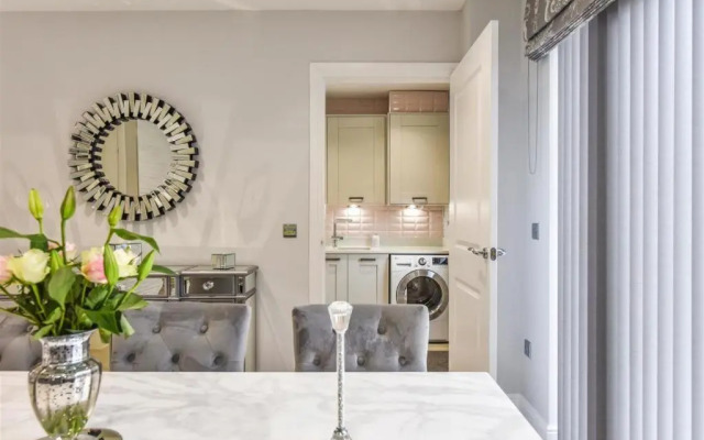 Luxury 4 Bedroom Detached House