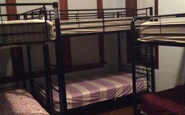 Belmont Hostel - O'Hare Blueline