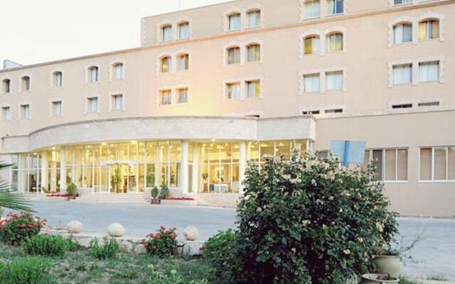 Отель Kings Way Inn Petra Иордания, Вади-Муса - отзывы, цены и фото номеров - забронировать отель Kings Way Inn Petra онлайн вид на фасад