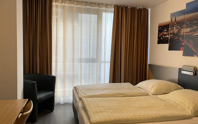 Отель Opera Hotel Köln