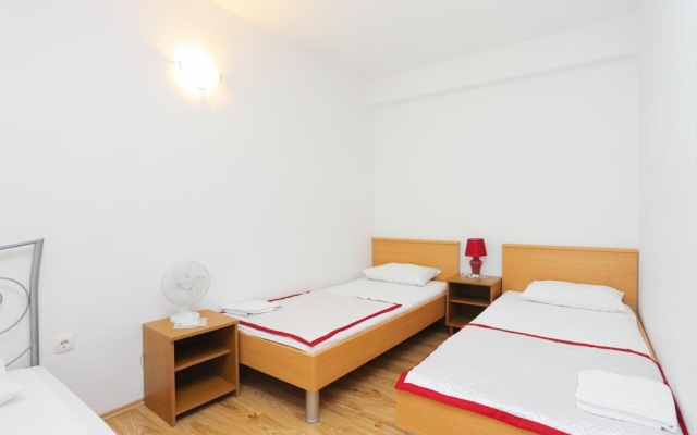 Apartment Lias 2 - with restaurant: A7 prvi kat Rogoznica, Riviera Sibenik