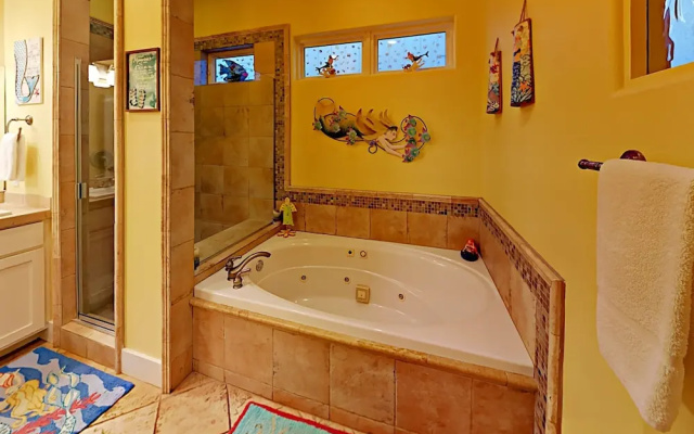 Banyan Beach House - Three Bedroom House