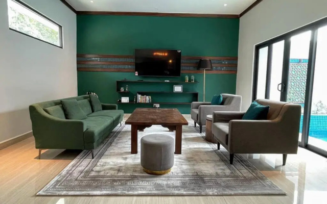 Villa Emerald: 3 Bedroom Pool Villa Near River