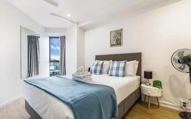 Central CBD Apt | Balcony & Style | Zodiak Stays