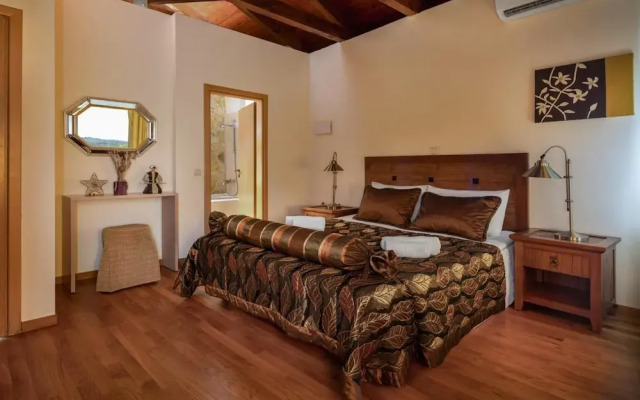 Cozy Holiday Home With Pool and Whirlpool in Maheri
