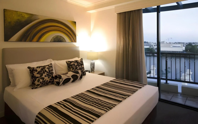 Cosmo Apartment Hotel